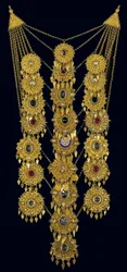 Kettenbrustschmuck getragen von einer Braut, aus Attiki